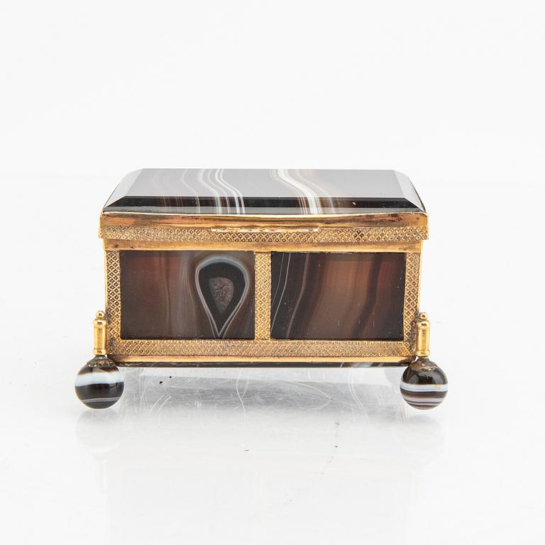 An early 20th century agate box.