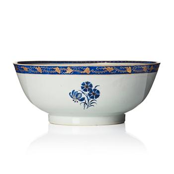 A Chinese Export punch bowl, Qing dynasty, Jiaqing (1796-1820).
