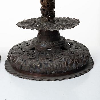 Ljusstakar, ett par. Koppar, barockstil, 1800-talets andra hälft.