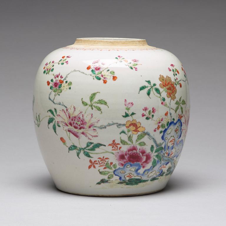 A famille rose jar, Qing dynasty, Qianlong (1736-95).