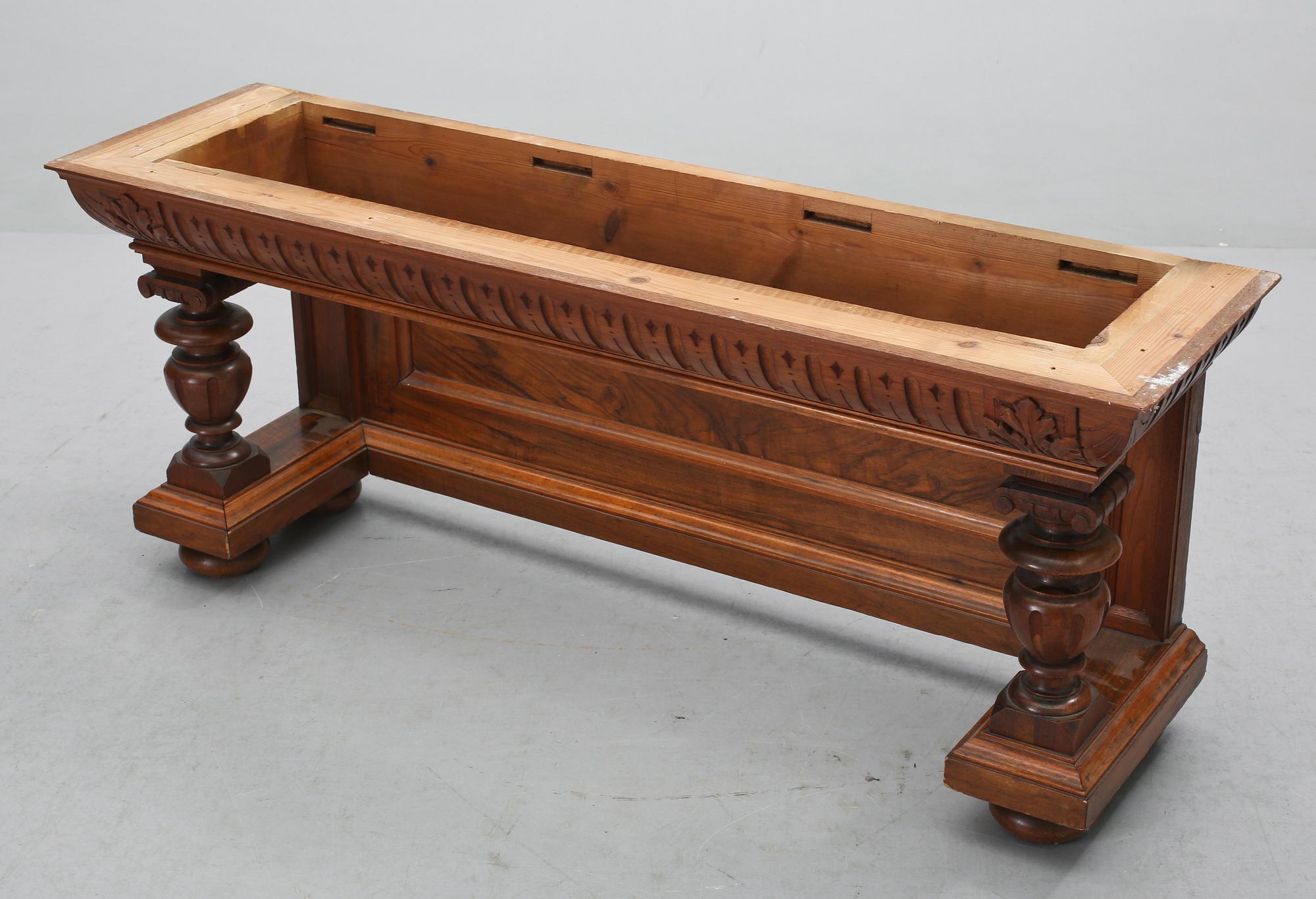 KONSOLBORD, nyrenässans, 1800-talets slut.