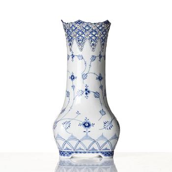 A Royal Copenhagen 'Musselmalet' / 'blue fluted full lace' vase, Denmark, 1898-1923.