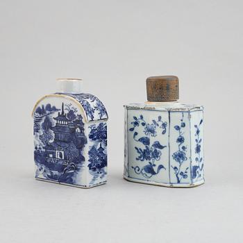 Two blue and white export porcelain tea caddies, Qing dynasty, 18th century.