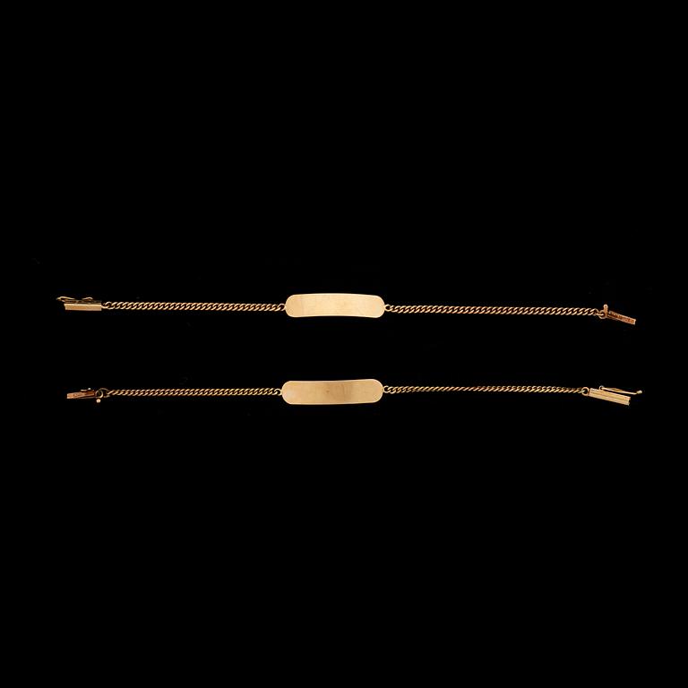 ARMBAND, ett par, 18k guld. Vikt ca 4,8 gram.