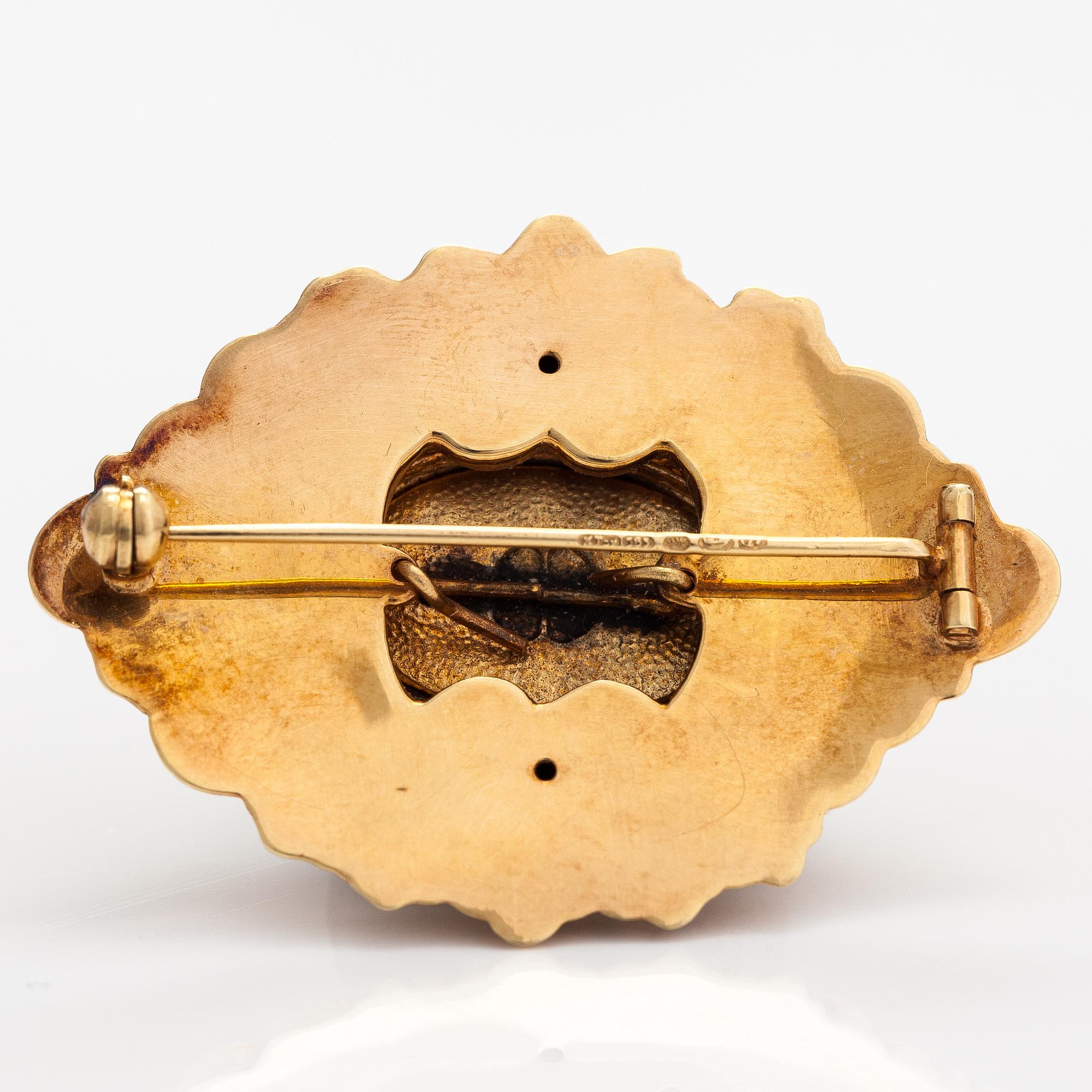 A 14K gold brooch with enamel. Kello-Tuomi Oy, Helsinki 1969.