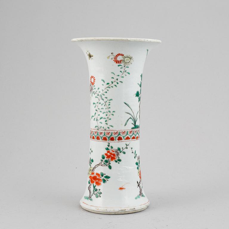 A famille verte trumpet vase, Qing dynasty, Kangxi (1662-1722).