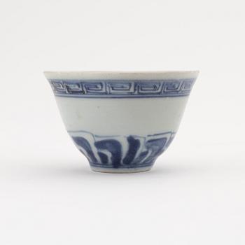 A blue and white cup, Ming dynasty (1368-1644).