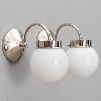 PAAVO TYNELL, VÄGGLAMPOR, ett par, modell 7204, Taito. 1930-talet.