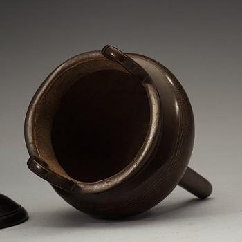 A bronze tripod censer, Qing dynasty (1644-1912).