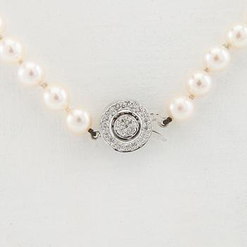 Necklace of cultured pearls, clasp 18K white gold with diamonds.