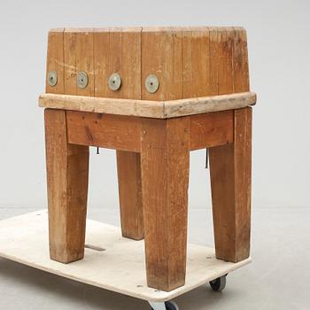 SLAKTARBÄNK / HUGGKUBBE, 1900-tal.