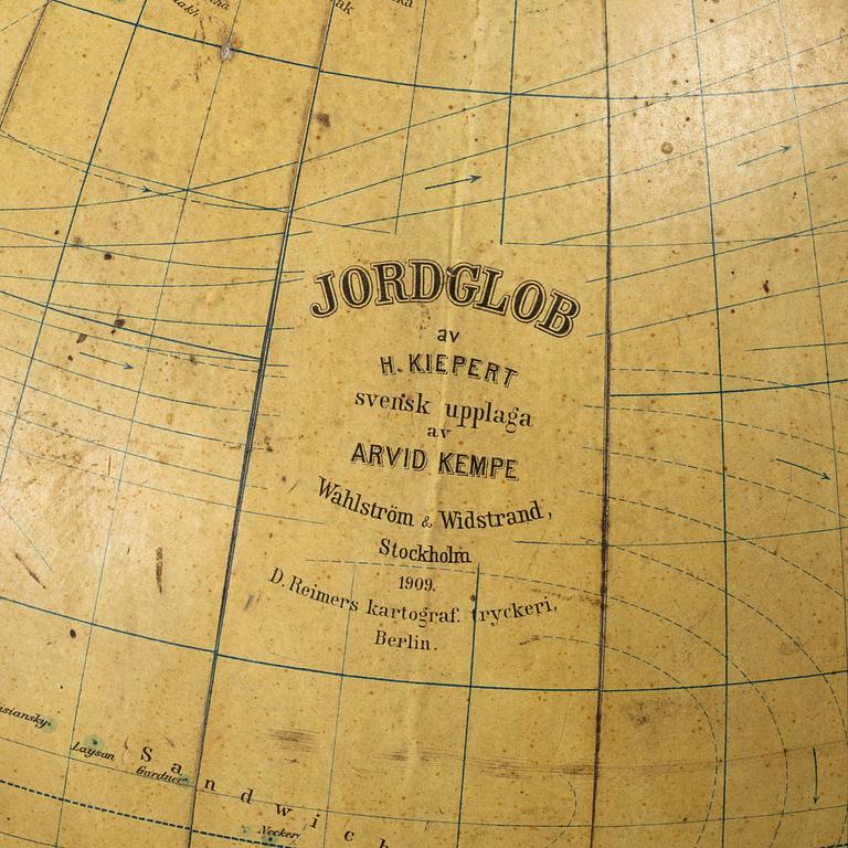 A large globe, H. Kiepert, Arvid Kempe, Wahlström & Widstrand, Stockholm, 1909.