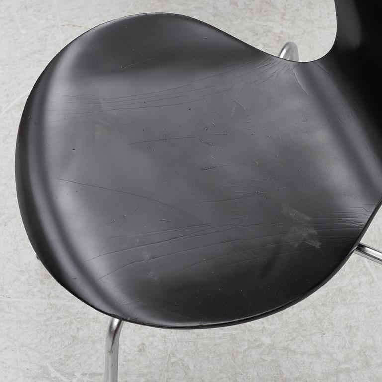 Arne Jacobsen, six 'Series 7' chairs, Fritz Hansen, Denmark, 1970-71.