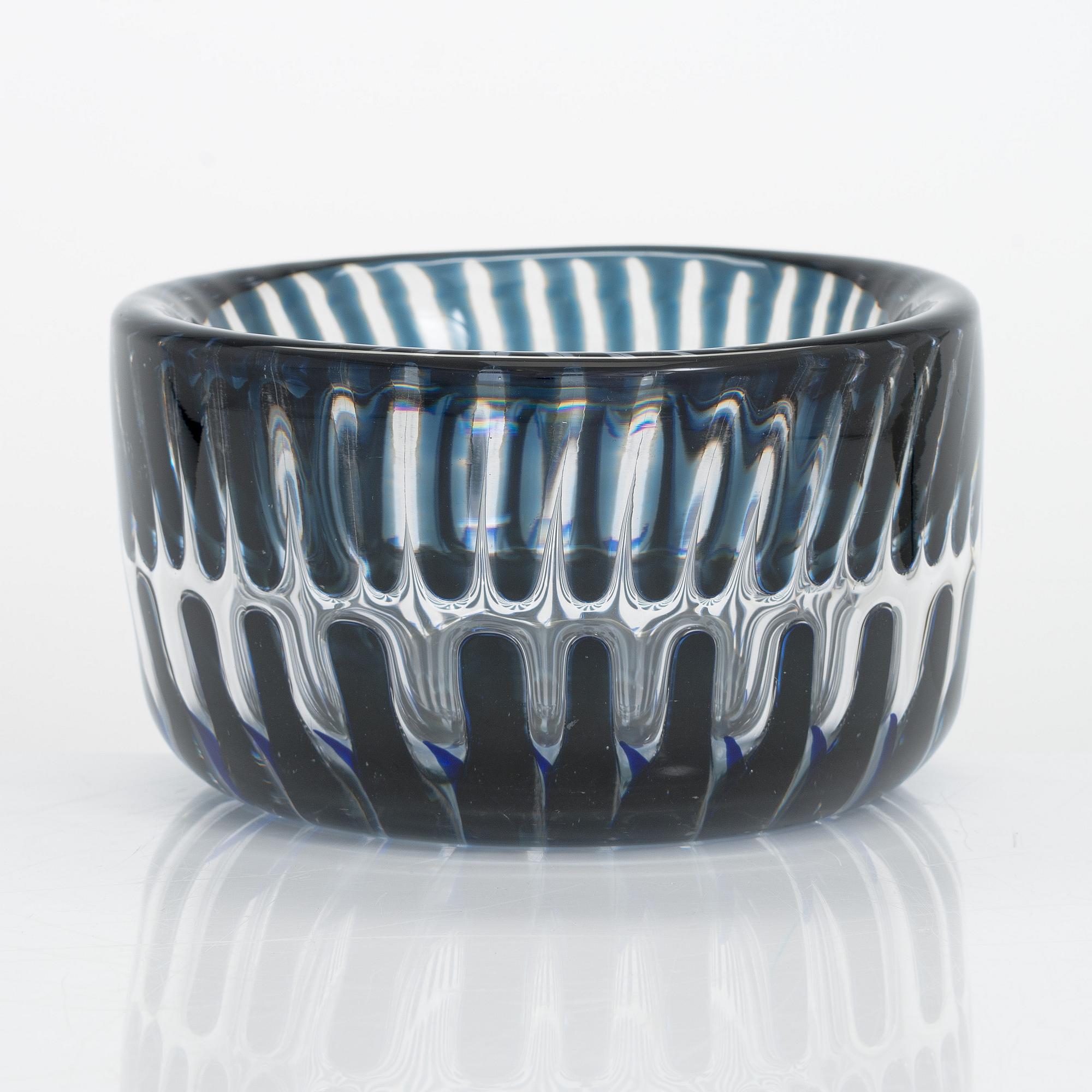 A glass bowl "Ariel" by Ingeborg Lundin for Orrefors. Signed and numbered.
