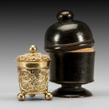 551. A Swedish 17th century parcel-gilt filigree-beaker and cover, unmarked.