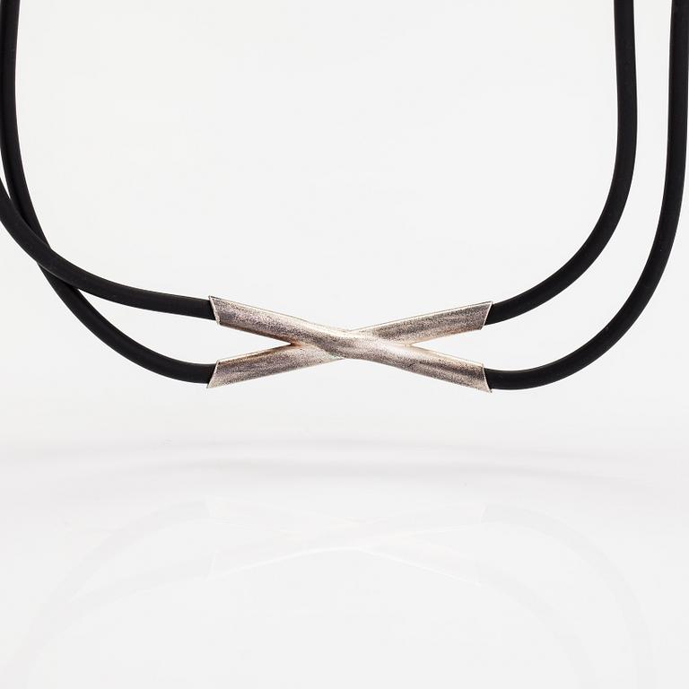 Christoph Burger, A necklace and a bracelet "Edition amour", sterling silver and rubber strap. Lapponia 2003.