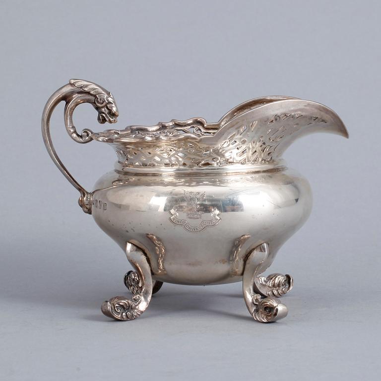 GRÄDDKANNA, silver, Dublin, Irland, omkr år 1900. Vikt ca 278 gram.
