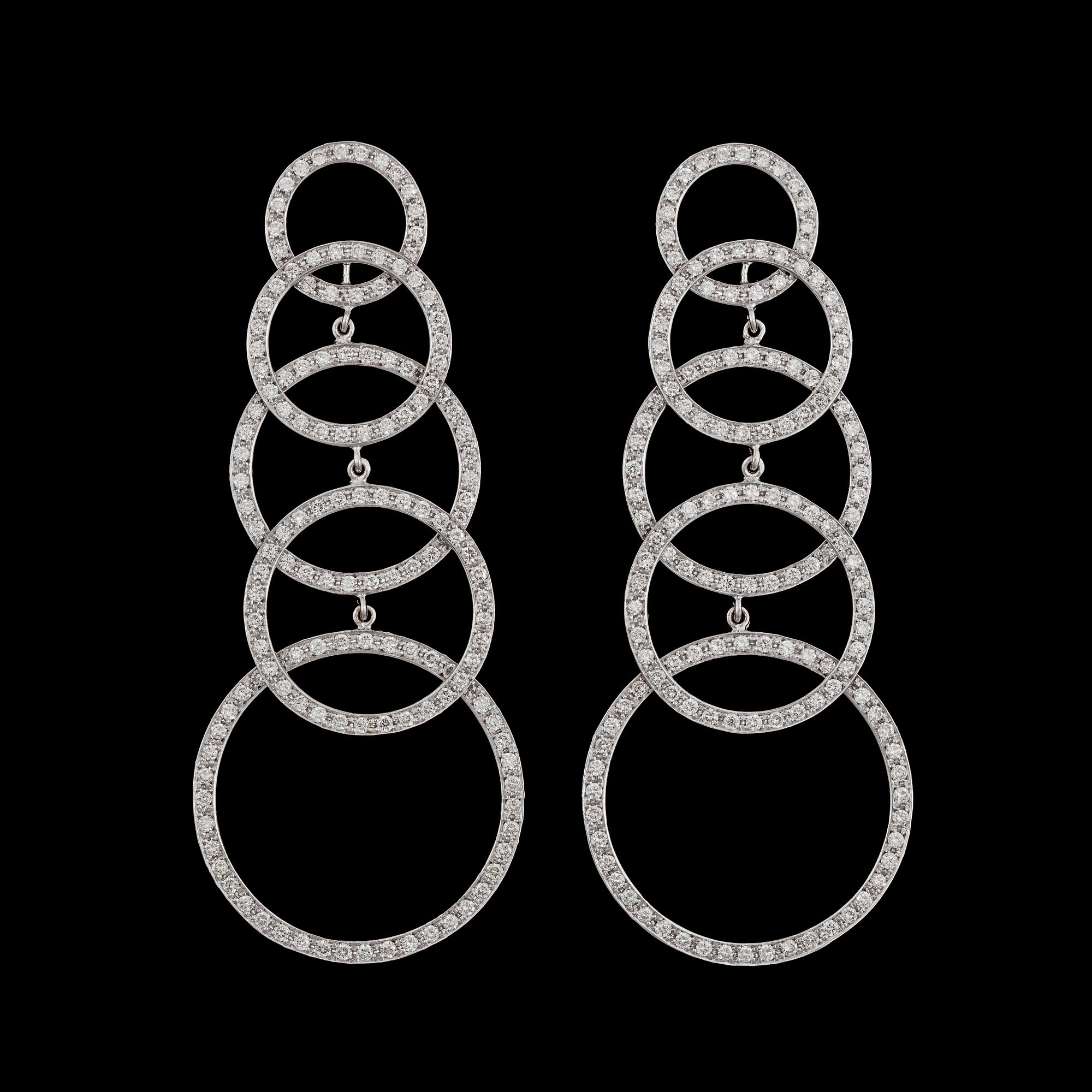 ÖRHÄNGEN, briljantslipade diamanter, tot. 3.38 ct.