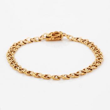 18K gold bracelet.