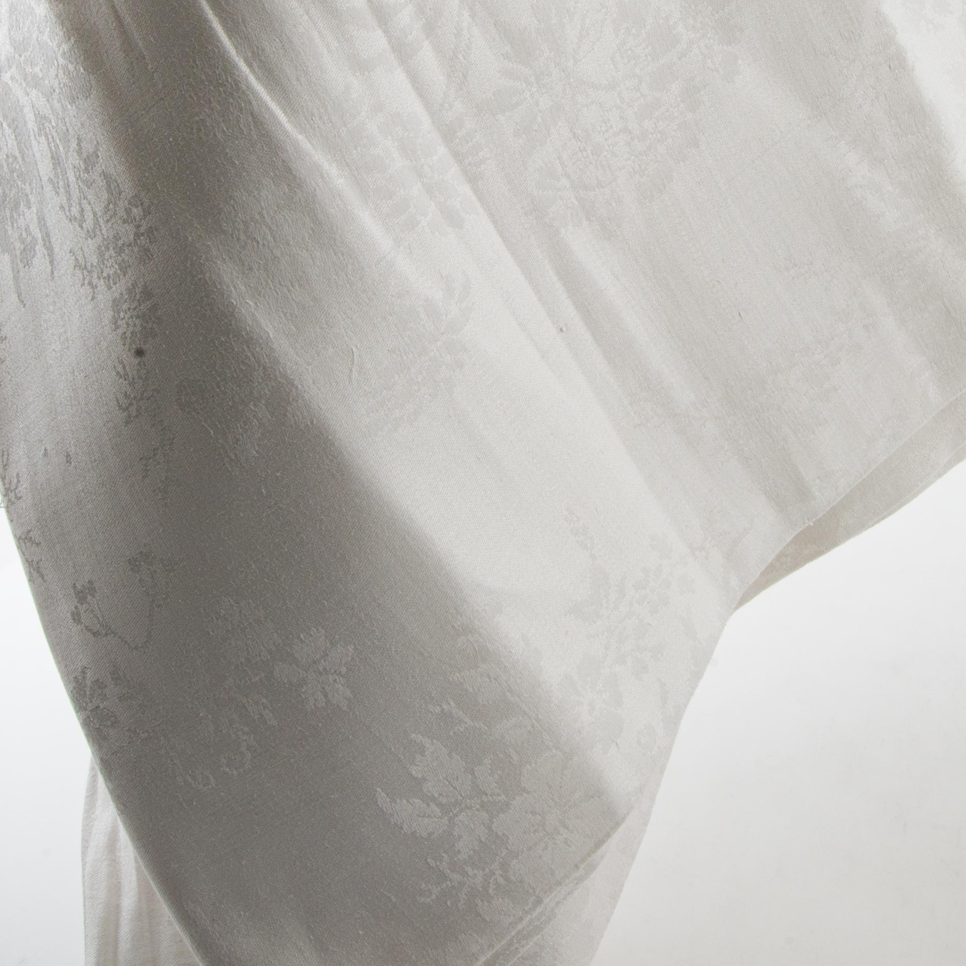 Tablecloth and napkins 24 pcs 20th century first half damask.