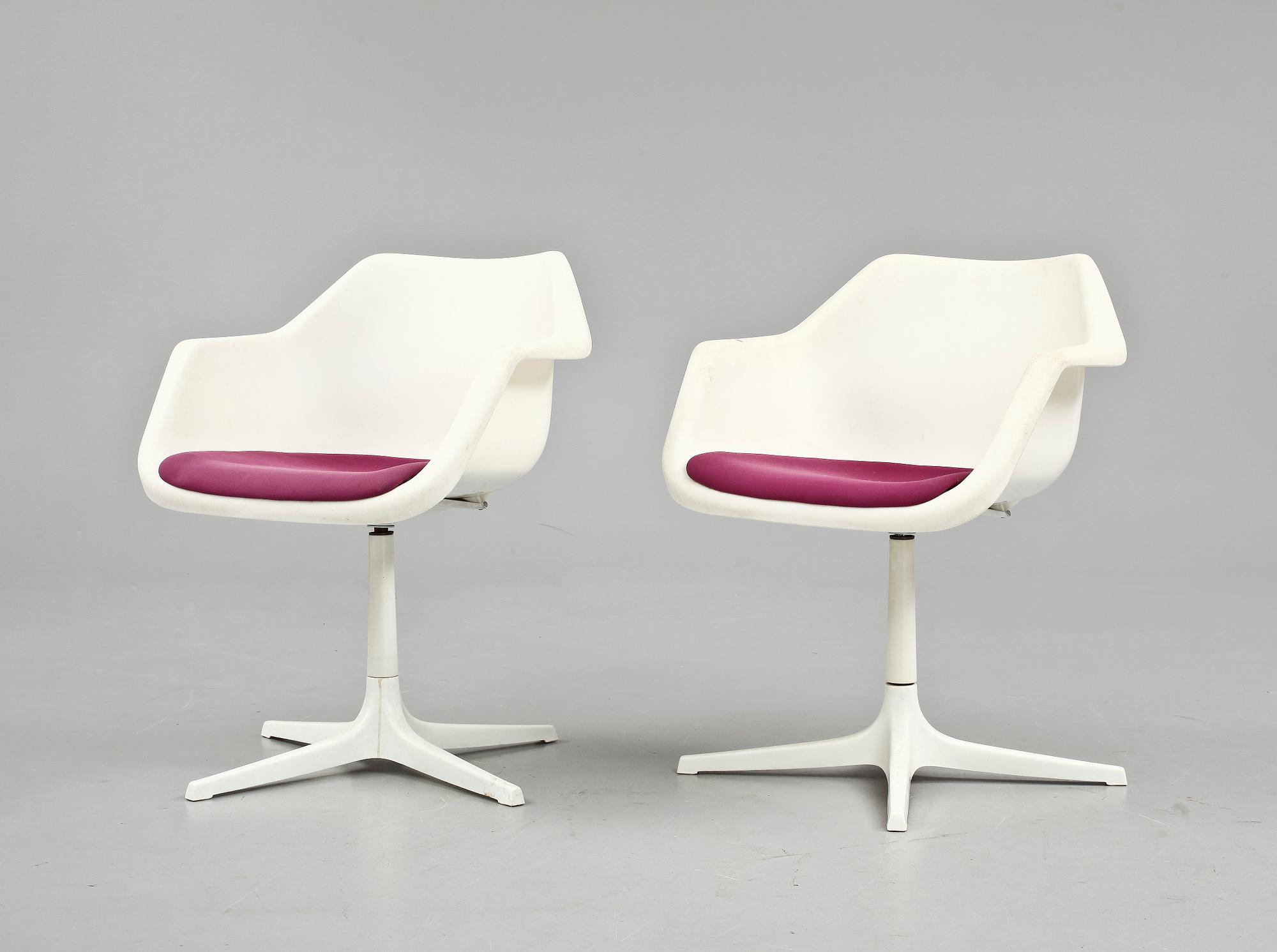 SNURRSTOLAR, ett par, Robin Day för Hille, England, tillverkade på licens av Overman, Sverige, 1900-talets andra hälft.