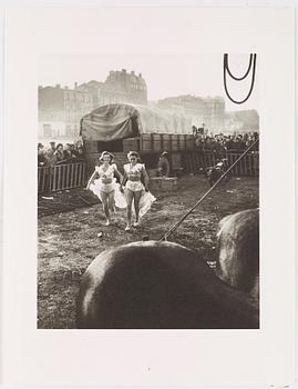 WILLY RONIS, Limited Edition Portfolio with 12 Collotype Plates, signed and numbered 254/290 on the colophon.