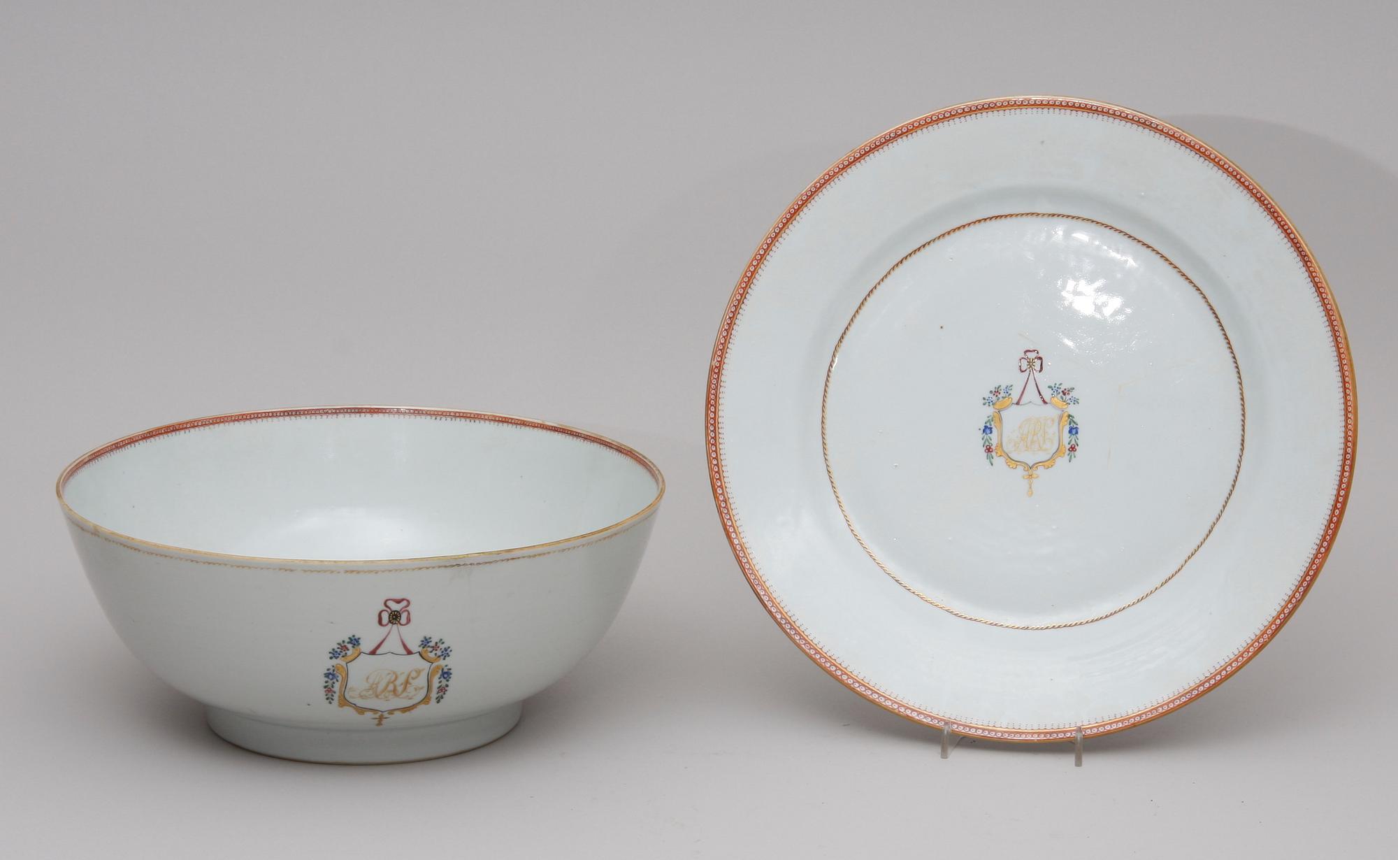 BÅLSKÅL MED FAT, porslin. Kina, 1700-tal.