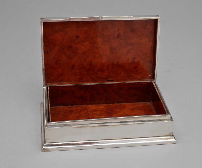 CIGARETTSKRIN, Sterlingsilver, Thailand, 1900/2000-tal. Totalvikt 713 g (ink isats).