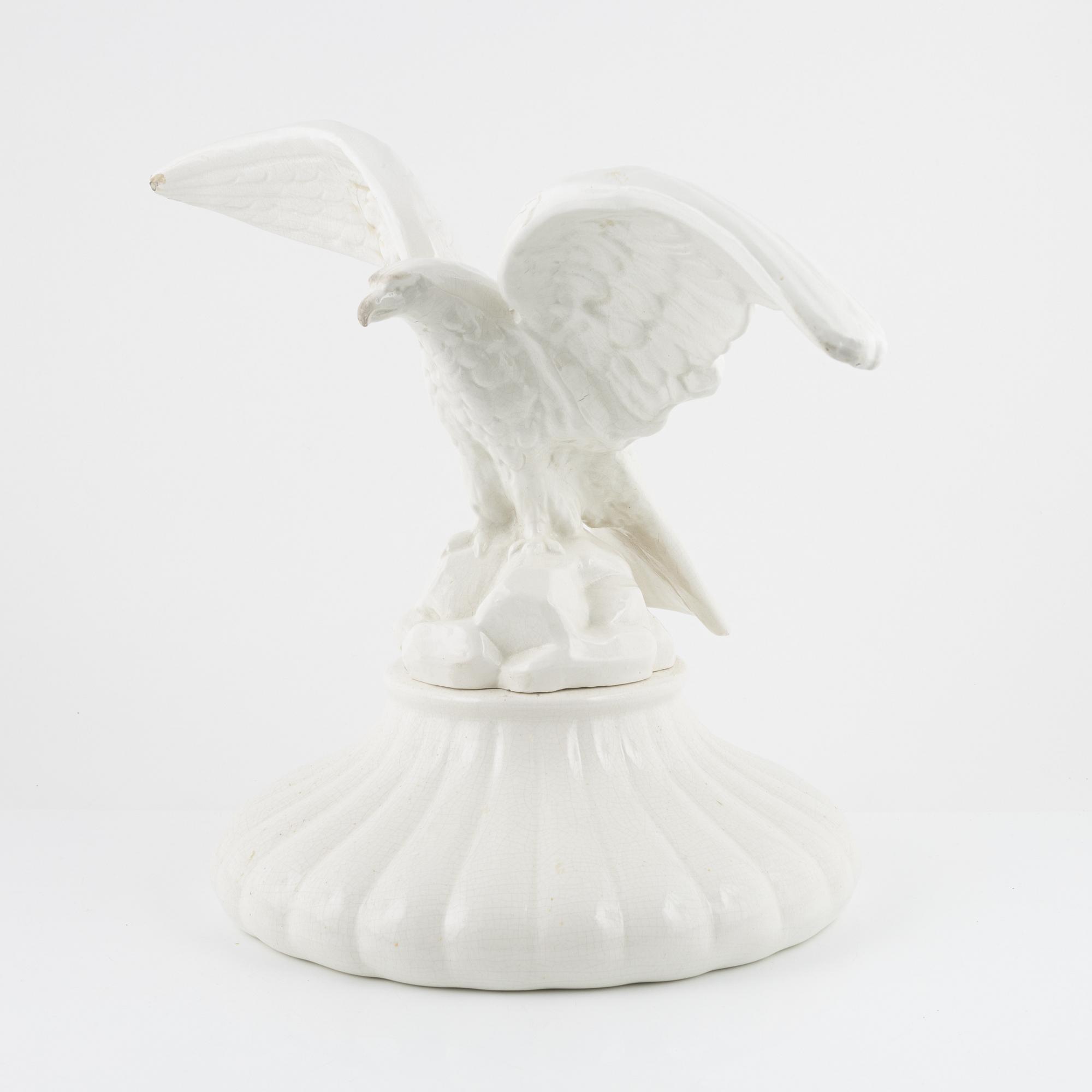 Dekorelement till kakelugn, flintgods, 1900-talets första hälft.