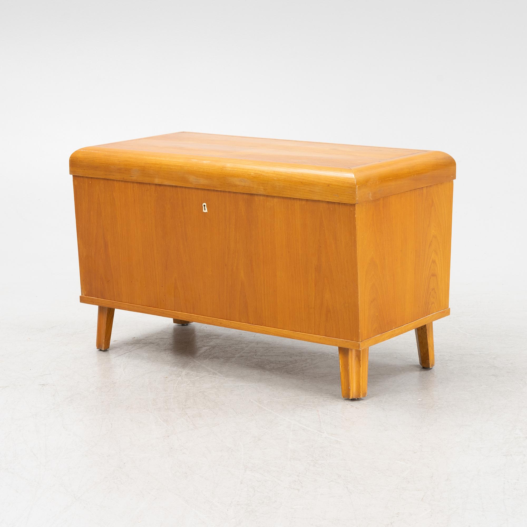 Kista, Swedish modern, 1946.