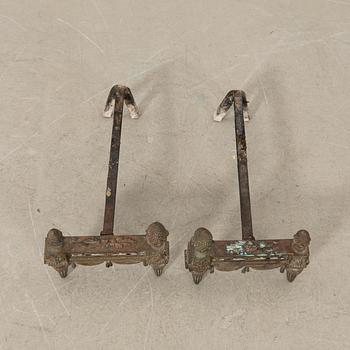 Eldhundar, ett par, sengustaviansk stil.