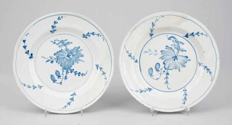 TALLRIKAR, ett par, fajans, Rörstrand, Omkring 1760-tal.