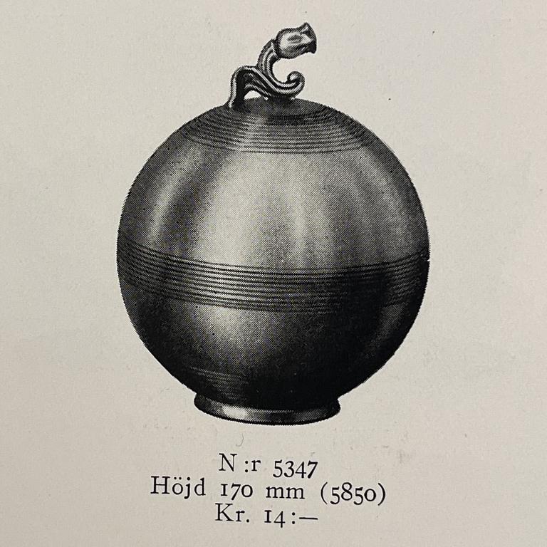 Sylvia Stave, a lidded bowl model "5347", C.G. Hallberg, Stockholm, 1932.