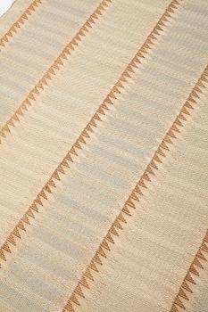 Barbro Nilsson, a textile, "Guldsågen", flat weave, ca 108,5-110 x 72-73 cm, unsigned.