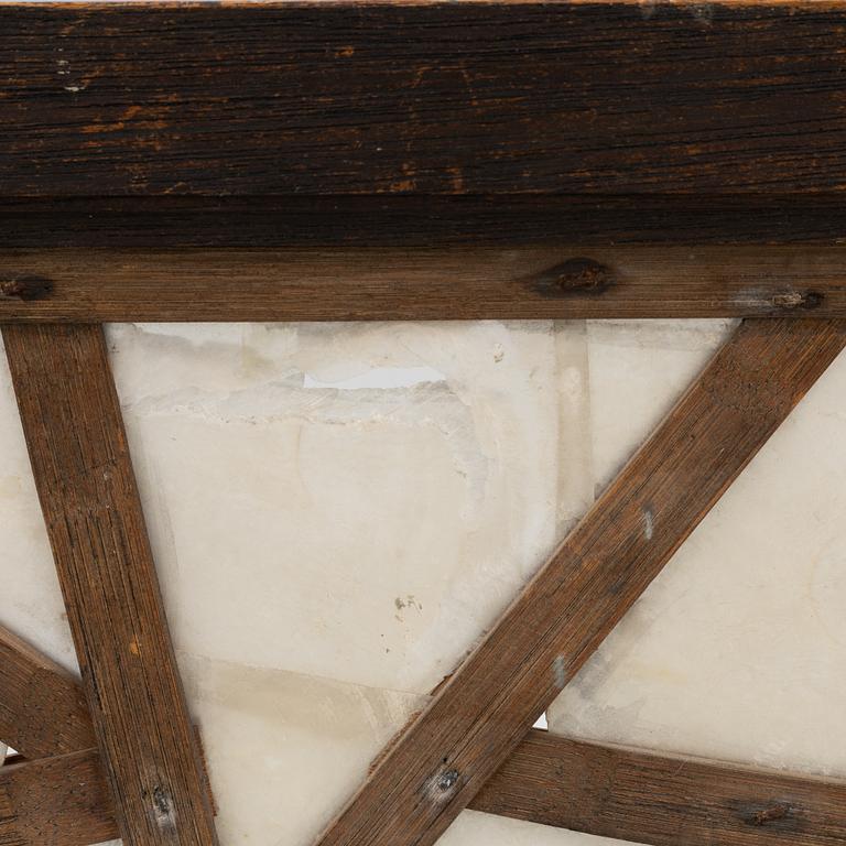 Skärmar två stycken, trä och papp. Kina, sen Qingdynasti/tidigt 1900-tal.