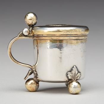 Johan Lorenz Starin, miniatyrdryckeskanna, silver, Stockhom 1742. Senbarock.