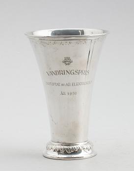 BÄGARE, silver, CG Hallberg, Stockholm 1950. Vikt ca 305 gram.