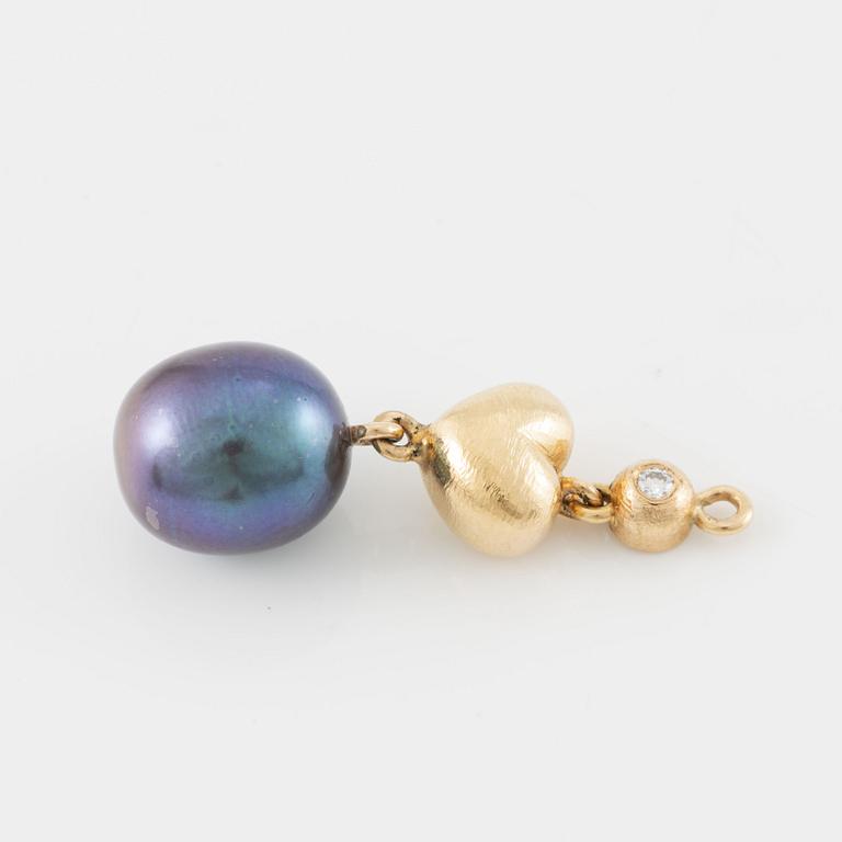 Ole Lynggaard, charm, "sweet drops" gold, brilliant-cut diamond and pearl,.