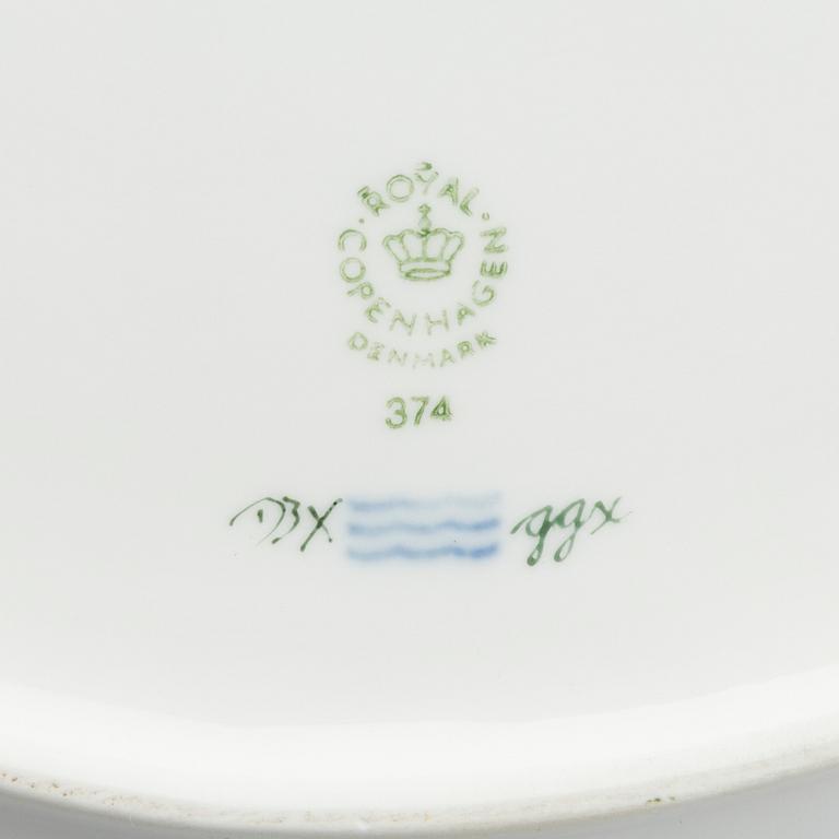 A FLORA DANICA SERVING DISH, porcelain, Royal Copenhagen, model no 374.