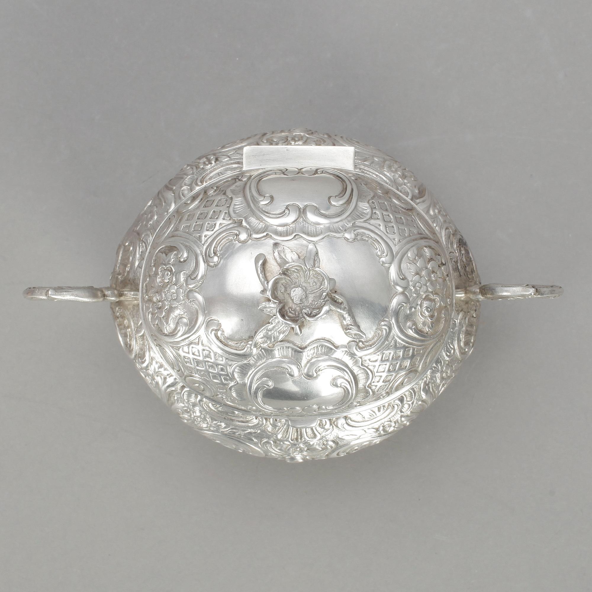 SOCKERSKÅL, silver, rokokostil, importstämplar, tot ca 354 gram.