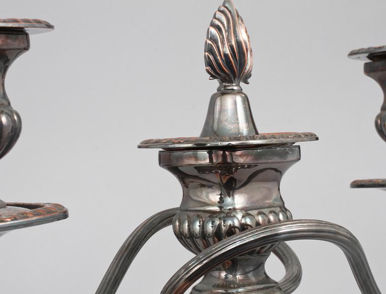KANDELABRAR, ett par, nysilver, omkring 1900-talets mitt.