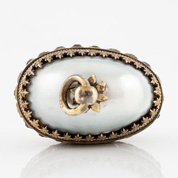 An Austrian-Hungarian pendant, parcel-gilt 750/1000 silver, emeralds and mother of pearl, Pest 1867-1922.