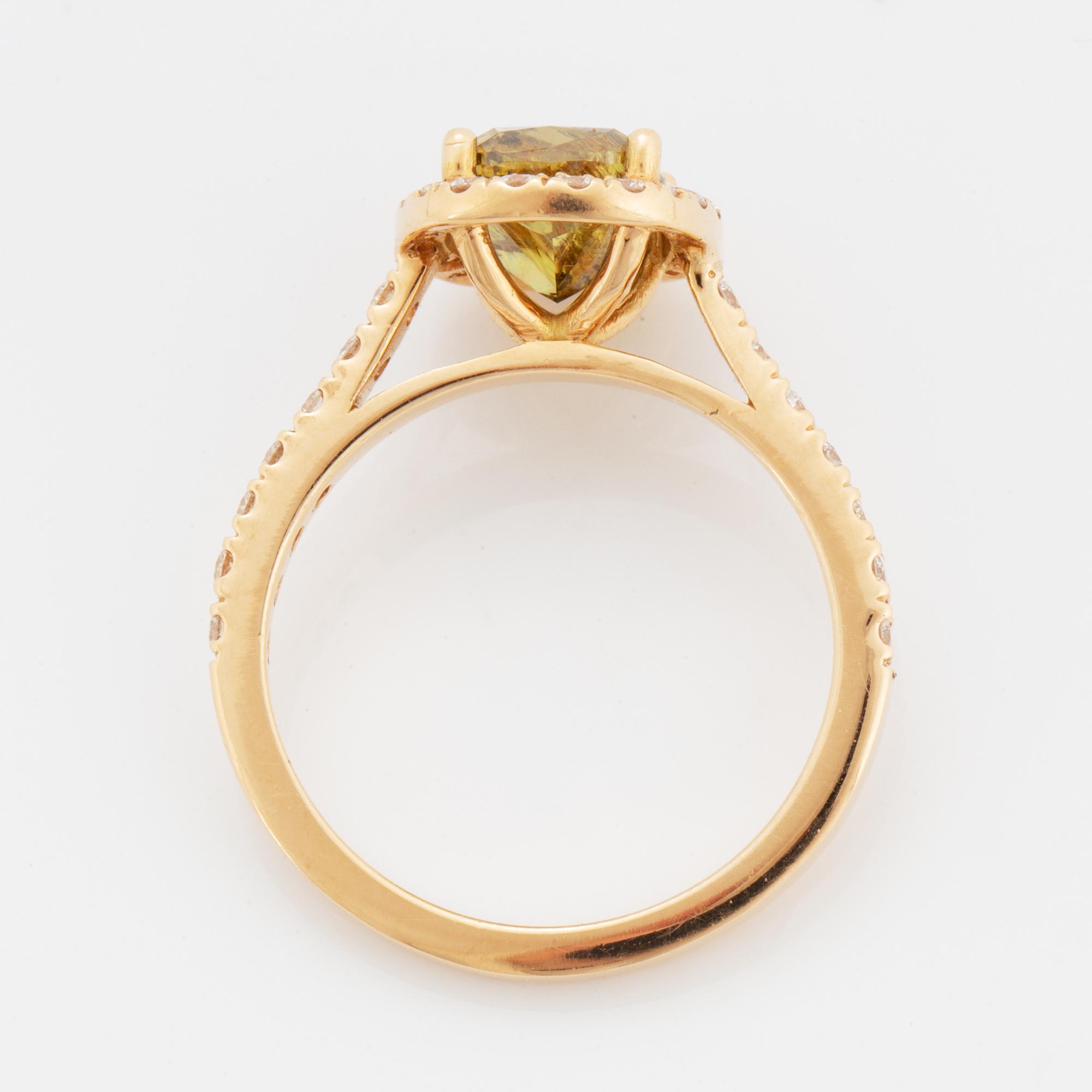 2,16 ct cusion modified brilliant natural fancy brownish yellow diamond, with IGI-report.