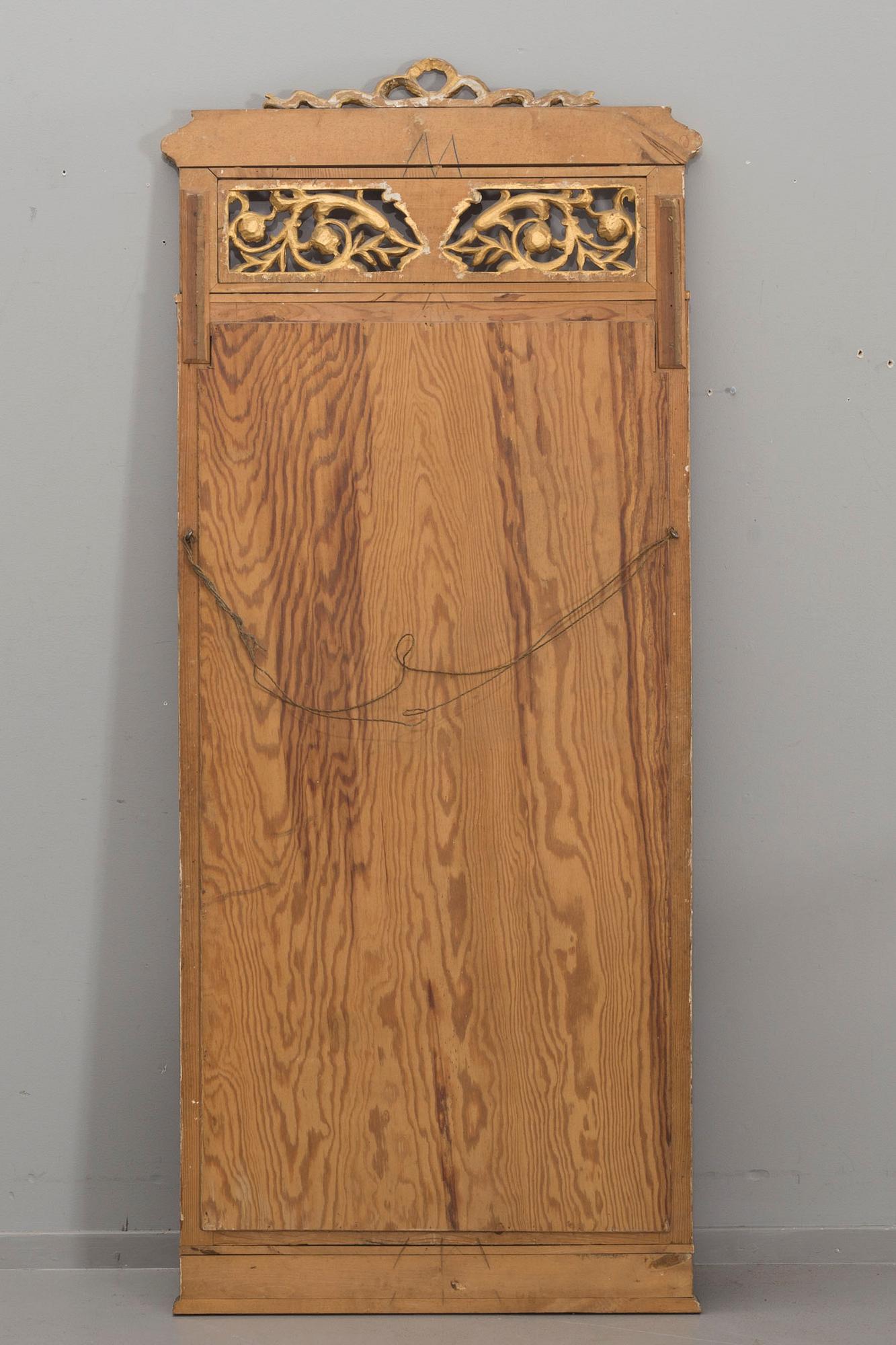 SPEGEL MED KONSOLBORD, gustaviansk stil, 1900-talets första hälft.