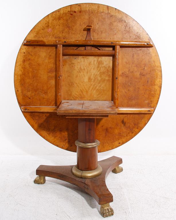 FÄLLBORD. Empir, 1800-talets första hälft.