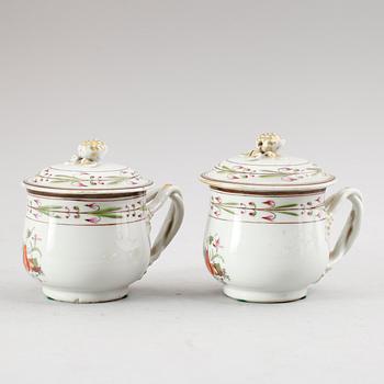 CREMEKOPPAR, 1 par, porslin, Kina, Qianlong 1736-1795.