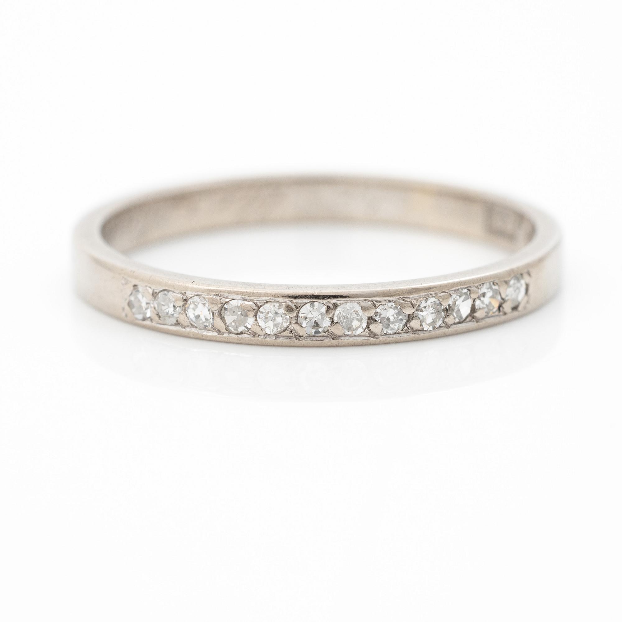 18K white gold half eternity ring with octagonal-cut diamonds.