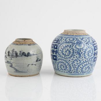 Two blue and white porcelain ginger jars and a warm water dish, China, Qing dynasty, 19th century.