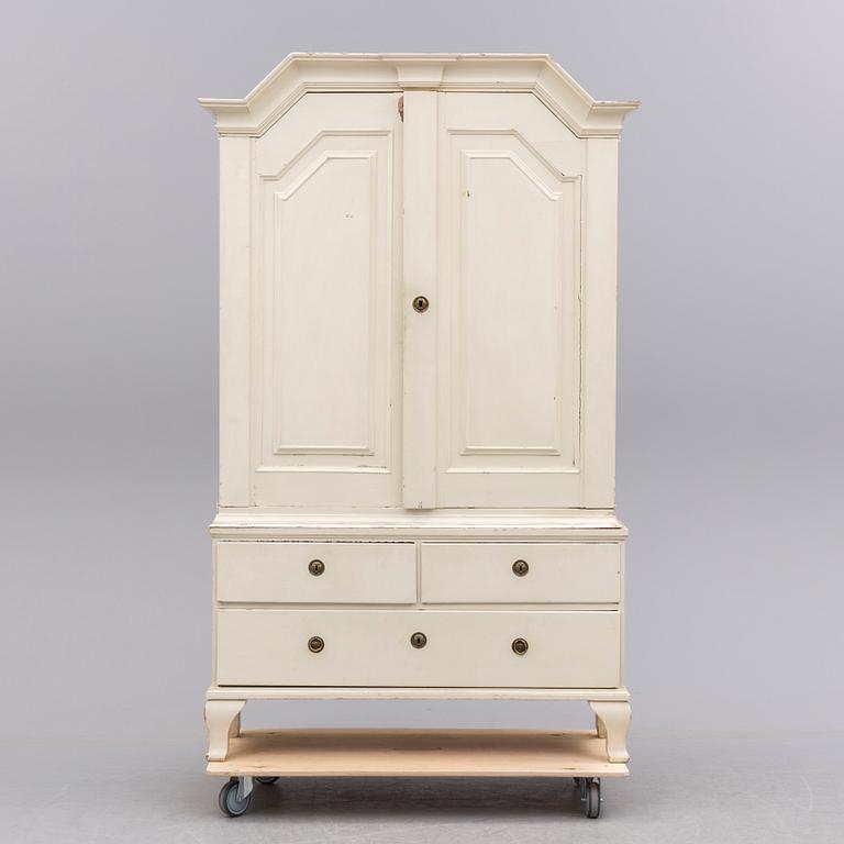 A painted Baroque type cabinet, 18th/19th Century.