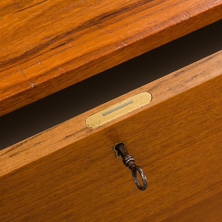 a chest of drawers from the second half of the 20th century.